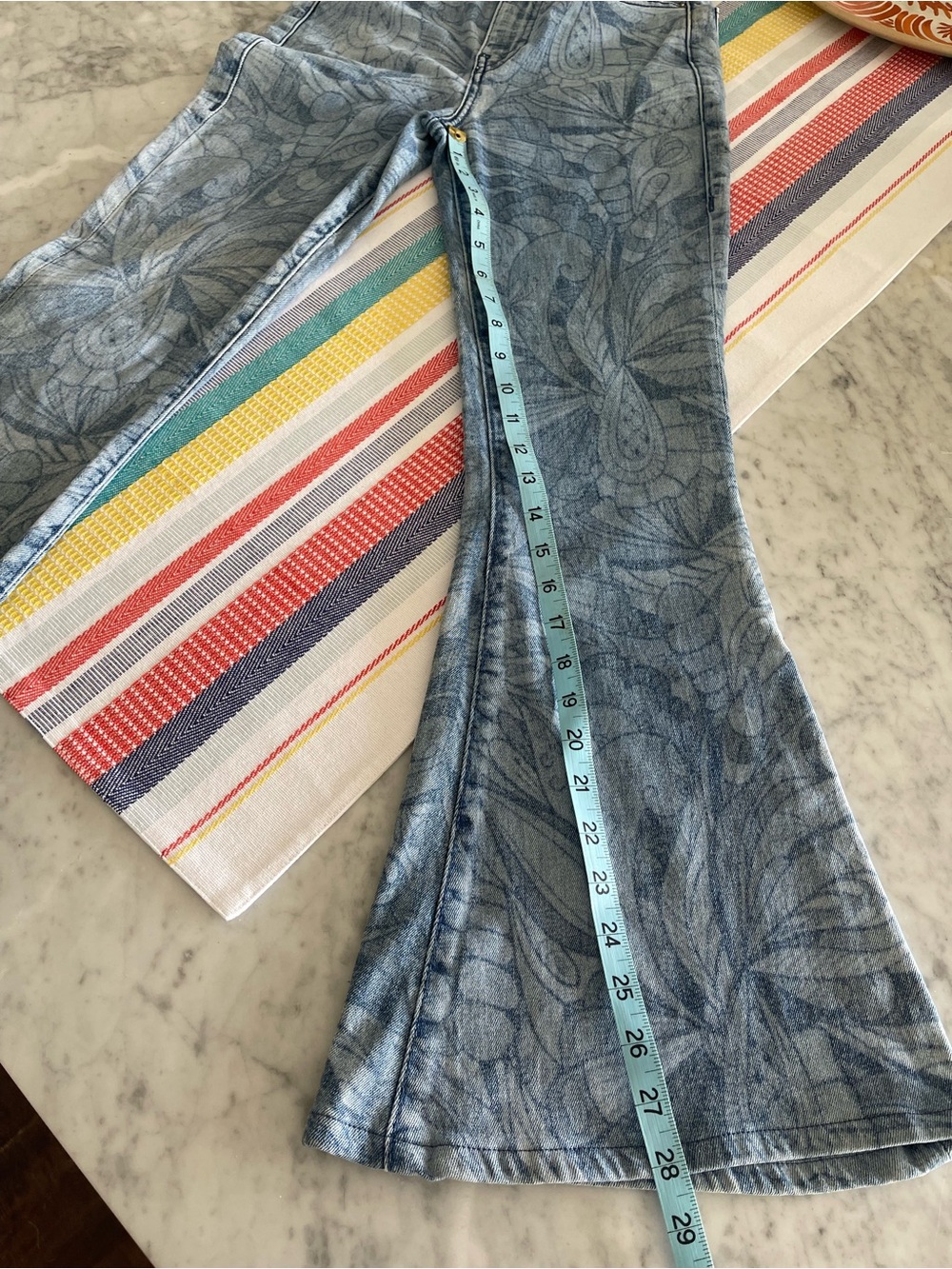 High-Rise Flared Jeans in Light Blue Paisley - Picture 8 of 10